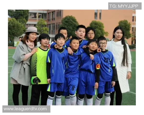 从校园到绿茵场:大学生如何蜕变为足球明星的奋斗之路 从校园到绿茵场:大学生如何蜕变为足球明星的奋斗之路