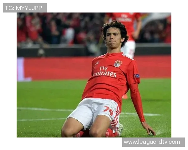 足球场上的无敌战神力量最强大的足球明星背后的故事与成就 足球场上的无敌战神力量最强大的足球明星背后的故事与成就