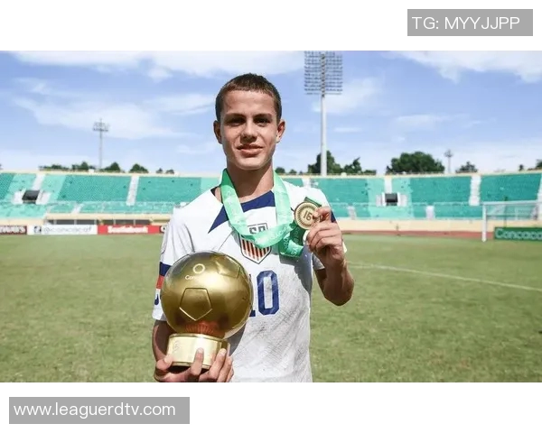 揭秘足球明星白毛球的真实身份与传奇经历 揭秘足球明星白毛球的真实身份与传奇经历